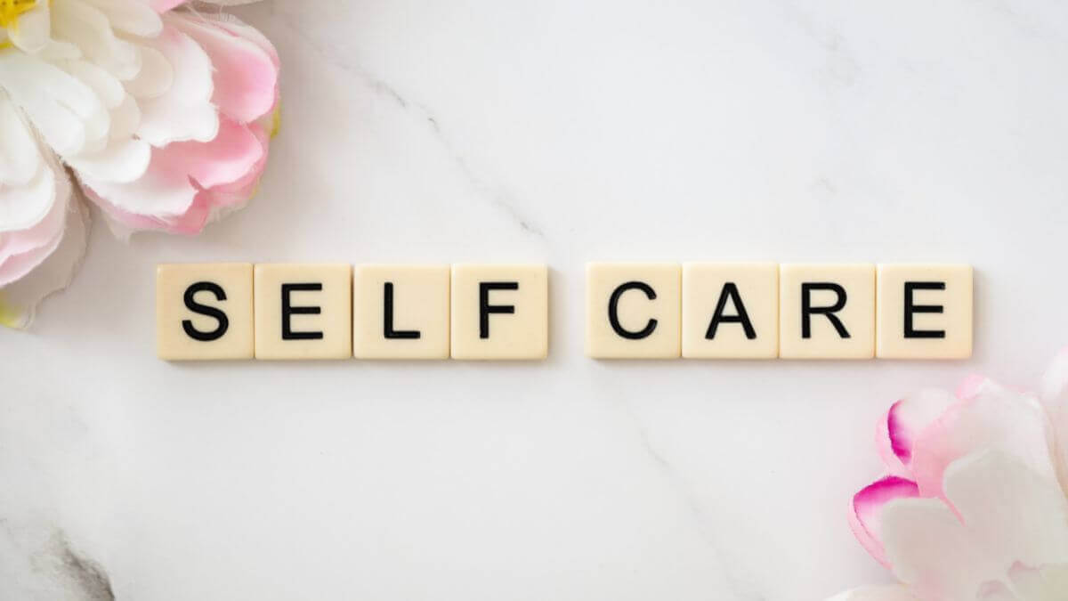 https://mamatakecare.com/wp-content/uploads/2022/09/self-care-kits-for-moms-2-1.jpg